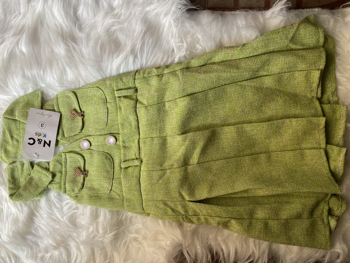 Green collar cooperate gown